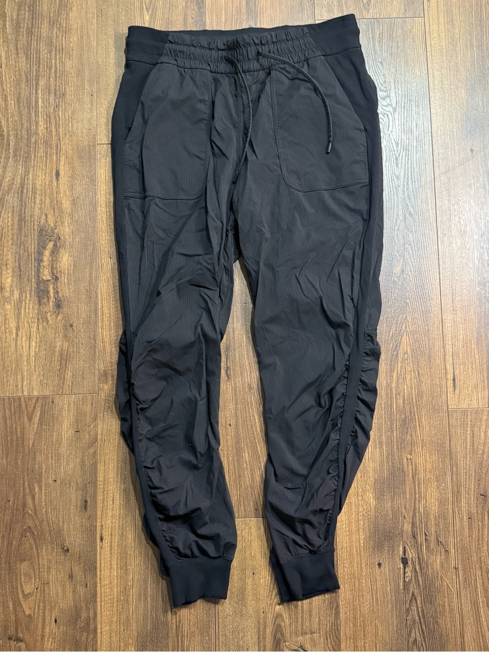 Lululemon Black Ruched Jogger Pants Women’s Size 10 Lightweight Athleisure - Picture 2 of 7